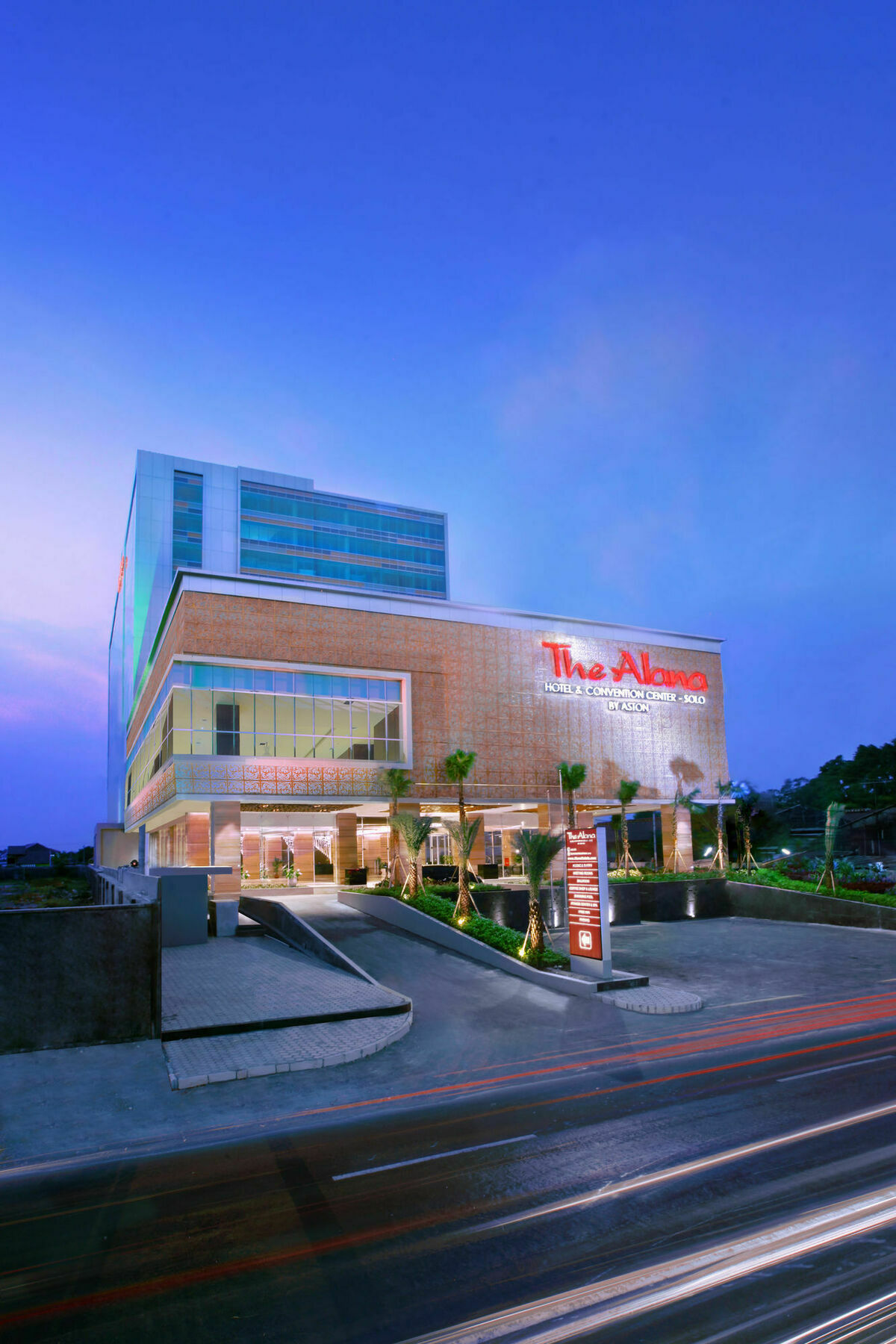 The Alana Hotel & Convention Center Solo By Aston Exterior foto